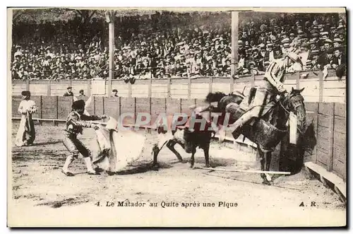 Ansichtskarte AK Sport Espagne Corrida Toro Taureau Le matador au Quite apres une pique