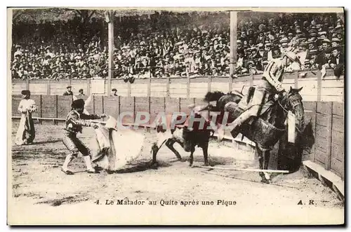 Cartes postales Sport Espagne Corrida Toro Taureau Le matador au Quite apres une pique