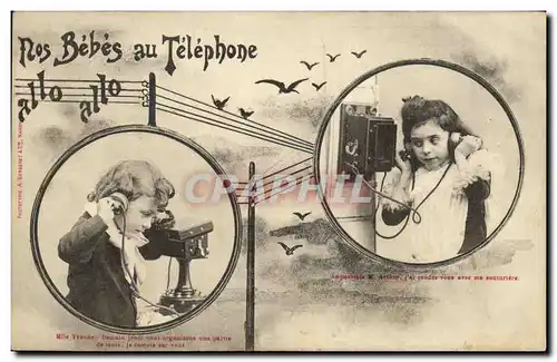 Cartes postales Fantaisie Femme Nos bebes au telephone