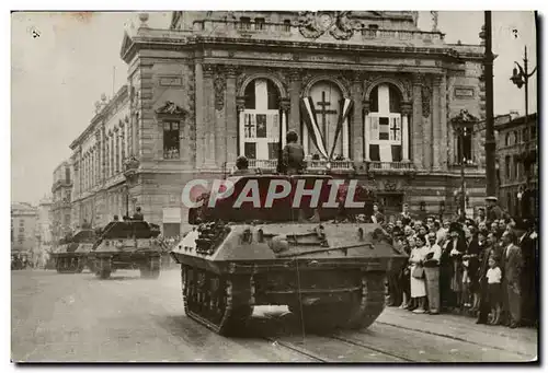 Cartes postales moderne Militaria 2eme guerre mondiale De Sienne a Belfort Liberation de Montpellier Les chars defilent
