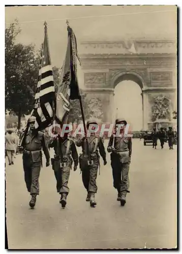 Moderne Karte Militaria 2eme guerre mondiale Liberation de Paris Les drapeaux americains au defile