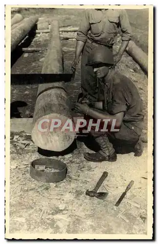 Moderne Karte Militaria 2eme guerre mondiale Soldats coupant du bois