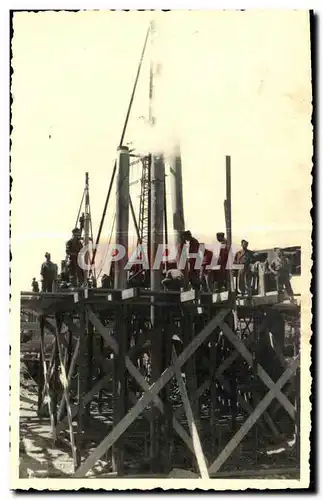 Cartes postales moderne Creusement de puits (petrole ?)