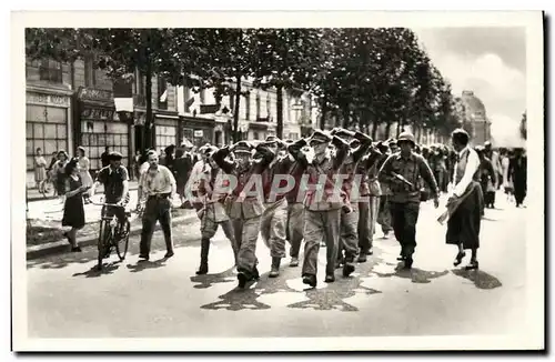 Ansichtskarte AK Militaria Liberation de Paris Prisonniers allemands