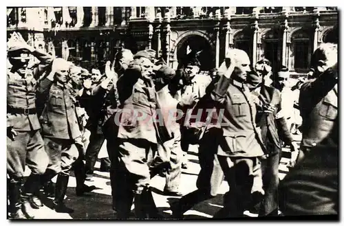 Ansichtskarte AK Militaria Officiers allemands faits prisonniers Place de l&#39Opera diriges vers l&#39hotel de v