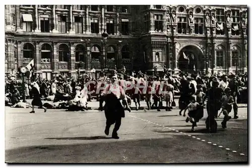 Ansichtskarte AK Militaria 26 aout 1944 Des traitres tirent lachement sur la foule place de l&#39Hotel de Ville