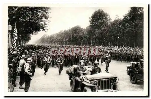 Cartes postales Militaria Liberation de Paris Infanterie americaine defile aux Champs Elysees