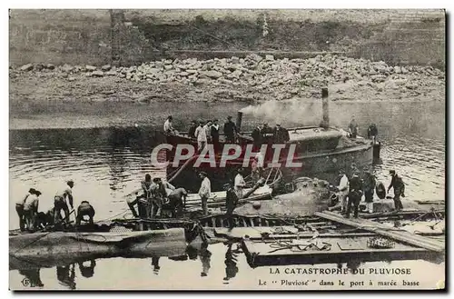 Cartes postales Bateau Catastrophe du Pluviose Le Plviose dans le port a maree basse