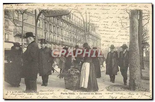Cartes postales Paris Vecu La sortie du Metro TOP