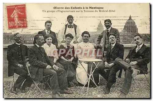 Cartes postales Paris Oeuvre des enfants a la Montagne Un groupe d&#39organisteurs sur la terrasse du Medical Ho