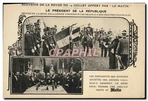 Ansichtskarte AK Souvenir de la revue du 14 juillet Le Matin President de la Republique decore les drapeaux des t