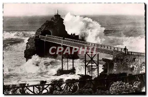 Cartes postales St jean de luz mer et montagne Biarritz la tempete au rocher de la vierge