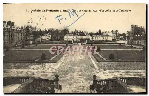 Cartes postales Palais De Fontainebleau La Cour Des Adieux Vue prise de la terrasse