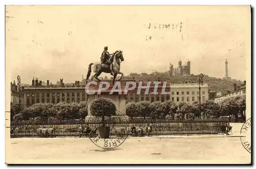 Ansichtskarte AK Lyon Place Bellecour Statue de Louis XVI