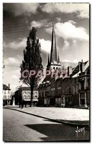 Cartes postales moderne Nemours Place De La Republique et l&#39Eglise St Jean Baptiste