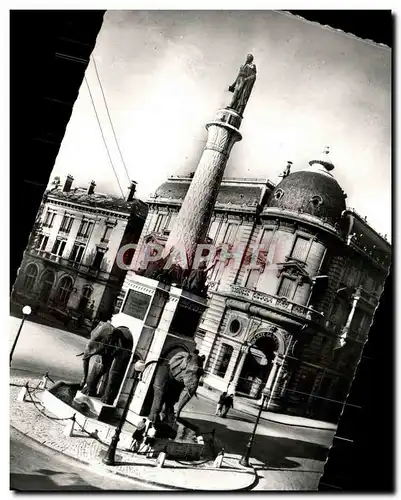 Cartes postales moderne Chambery La Fontaine Des Elephants et la statue du General de boigne