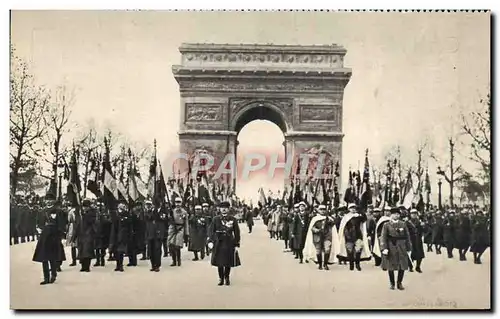 Moderne Karte Militaria 11 novembre Les drapeaux des regiment dissous