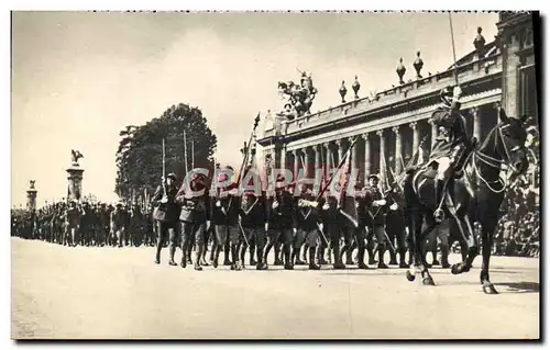 Cartes postales moderne Militaria Defile devant le grand Palais Paris