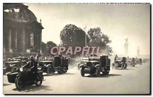 Cartes postales moderne Militaria Paris 14 juillet Defile de Dragons portes