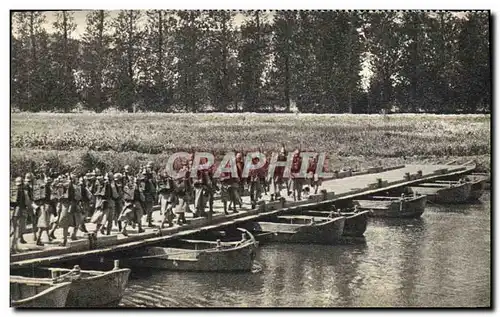 Cartes postales moderne Militaria Pont de bateaux