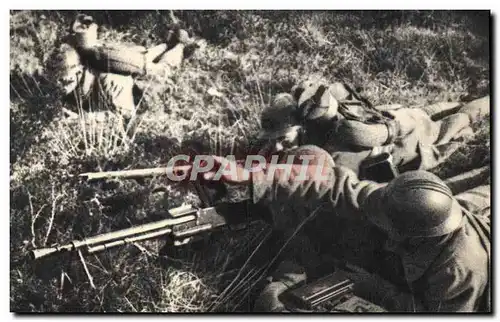 Cartes postales moderne Militaria Fusil mitrailleur en action