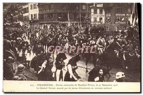 Cartes postales Strasbourg Entree solennelle du Marechal Petain 25 novembre 1918 Le genral Dupieu escorte par le