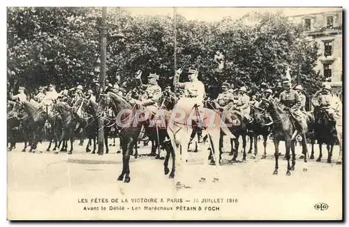 Cartes postales Les Fetes de la Victoire a Paris 14 juillet 1919 Avant le defile Marechaux Petain a Foch Militar