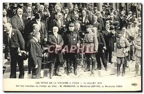Cartes postales Les Fetes de la Victoire a Paris 14 juillet 1919 Sur les amrches de l&#39hotel de ville poincare