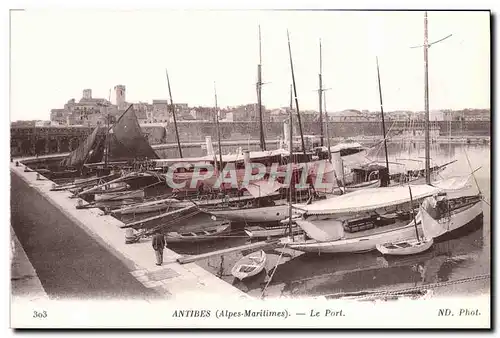 Ansichtskarte AK Antibes Le Port Baetaux