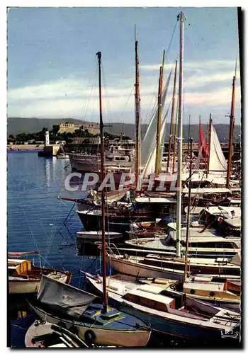 Cartes postales moderne Antibes Le Port au Fond le Fort Carre Bateaux