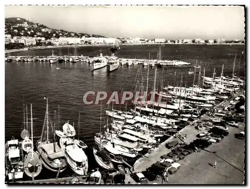 Cartes postales Cannes Port en Arriere Plan la Croisette