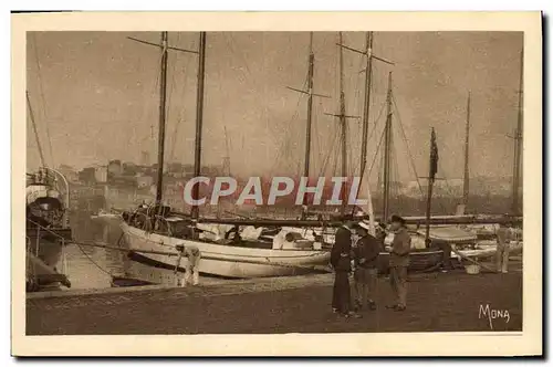 Ansichtskarte AK Cannes Un Coin du Port le Mont Chevalier Bateaux