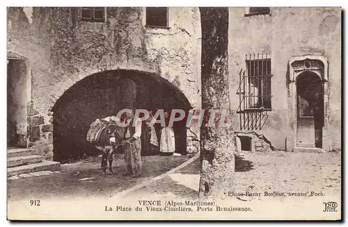 Cartes postales Vence La Place du Vieux Cimetiere Porte Renaissance