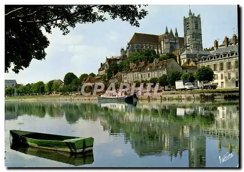 Cartes postales moderne Auxerre L&#39Yonne et la Cathedrale Saint Etienne