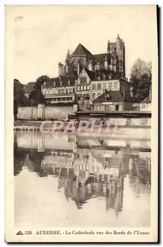 Ansichtskarte AK Auxerre La Cathedrale Vue des bords de l&#39Yonne