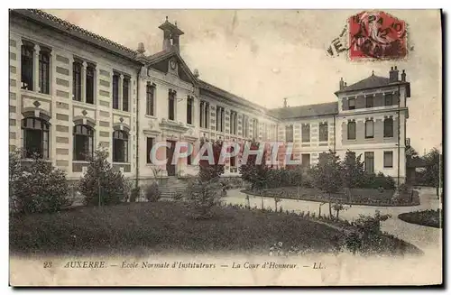 Ansichtskarte AK Auxerre Ecole Normale D&#39Instituteurs La Cour d&#39Honneur