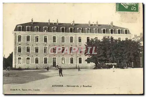 Ansichtskarte AK Auxerre Batiment Du 3eme bataillon Militaria