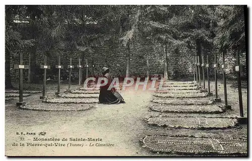 Cartes postales Monastere de Ste Marie de La Plerre qui Vire le cimetiere