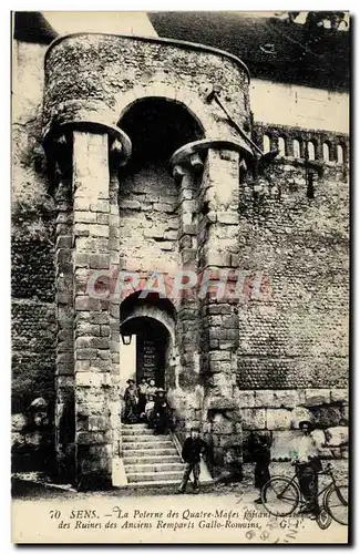 Cartes postales Sens La Poterne des Quatre Mares faisant partie des ruines des anciens remparts gallo romains En