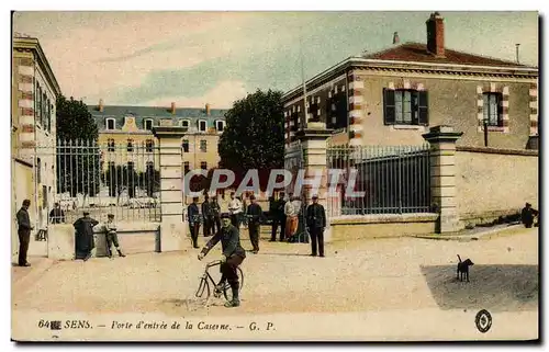 Cartes postales Sens Porte d&#39entree de la Caserne Militaria