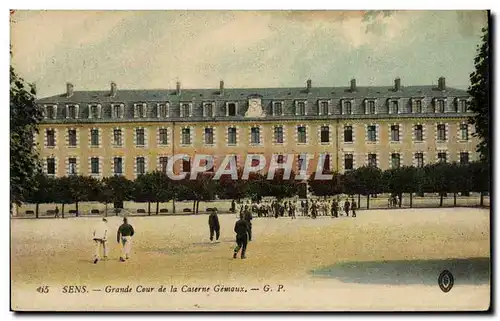 Cartes postales Sens Grande Cour de la Caserne Gemaux militaria