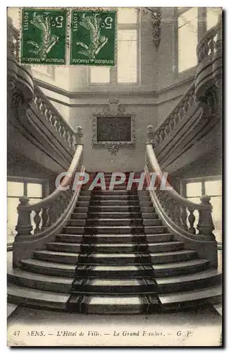 Cartes postales Sens L'Hotel de Ville Le Grand Escalier