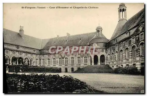 Ansichtskarte AK St Fargeau Cour d&#39Honneur et Chapelle du Chateau