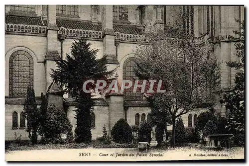 Cartes postales Sens Cour et Jardin du Palais Synodal