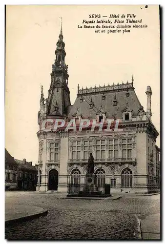 Cartes postales Sens Hotel de Ville Facade laterale Place Thenard La Statue du fameux chimiste senonais est au p