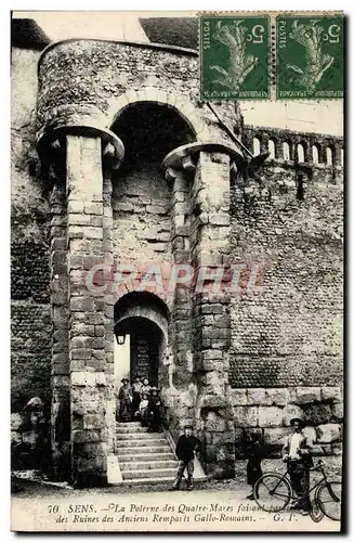 Cartes postales Sens La Poterne des quatre Mares Faisant partie des Ruines des Anciens Remparts Gallo Romains En