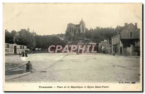 Ansichtskarte AK Tonnerre Place De La Republique Et Eglise Saint Pierre