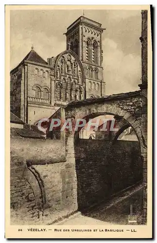 Cartes postales Vezelay Rue Des Ursulines Et La Basilique