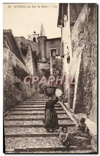 Ansichtskarte AK Hyeres La Rue du Repos Femme Enfants Folklore