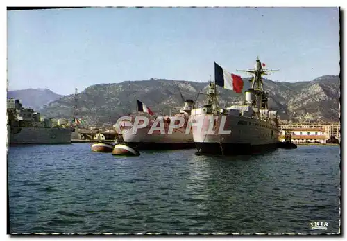 Cartes postales moderne Toulon Navires de guerre dans l&#39arsenal Bateaux